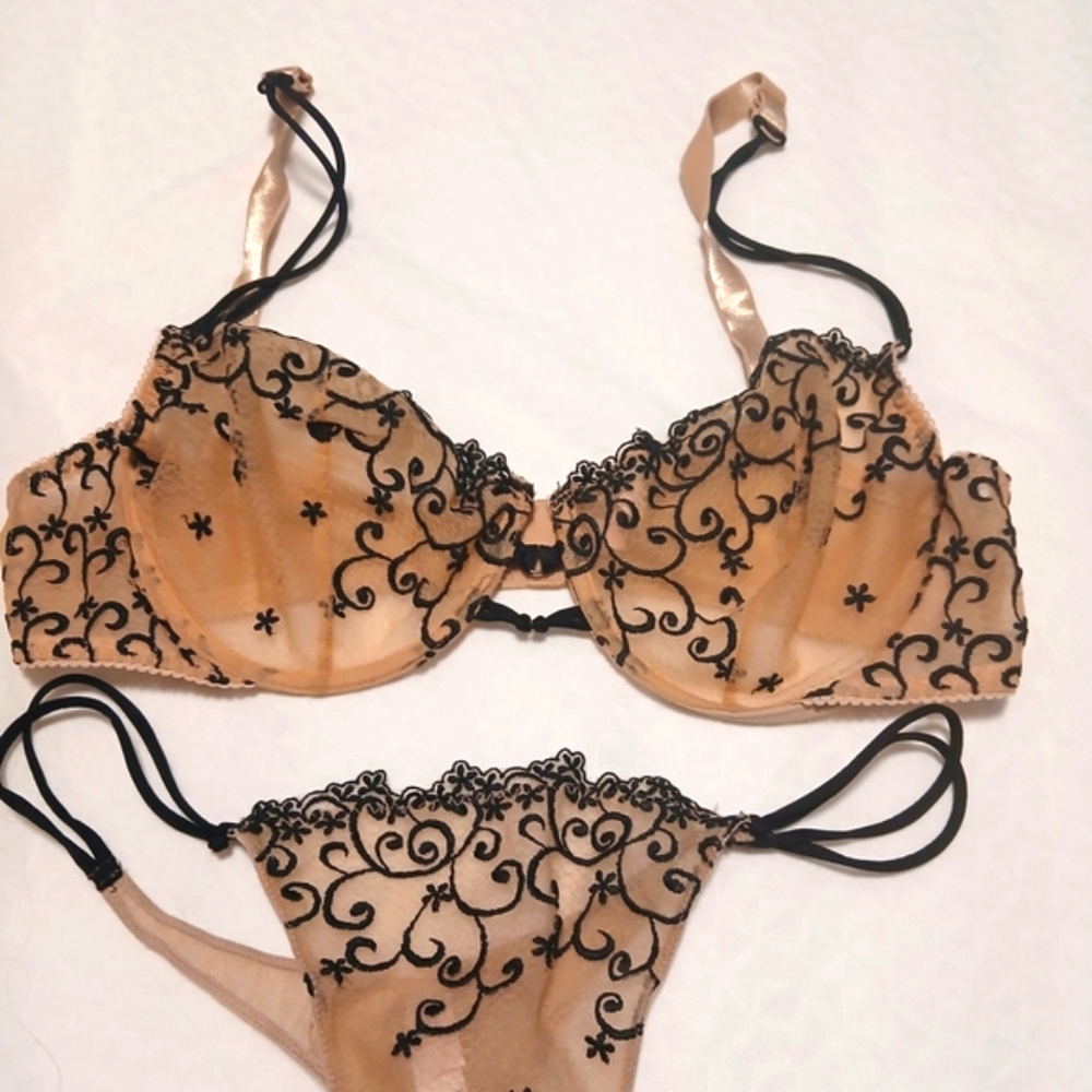 💖Victoria's Secret Vintage Elegant Black & Nude Lacey Lingerie Set💋
